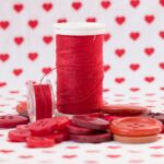 Portfel z haftowanymi wzorami – oryginalny projekt